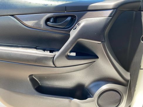 Used 2019 Nissan Rogue S FWD image 31