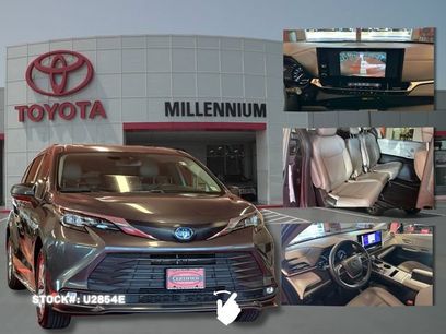 Certified 2025 Toyota Sienna XLE