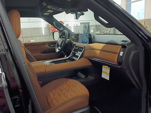 New 2026 Nissan Armada Platinum Reserve image 10