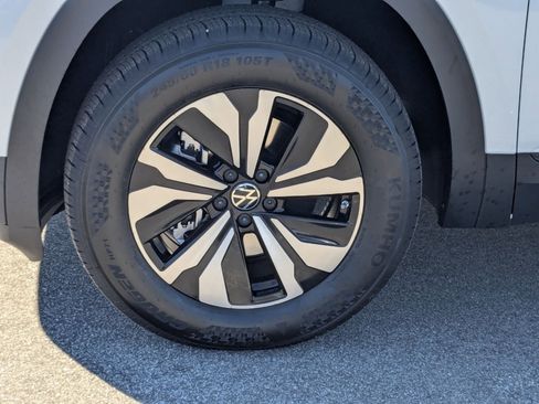 New 2026 Volkswagen Atlas SE image 10