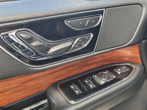 Certified 2019 Lincoln Navigator Reserve AWD/4WD image 17