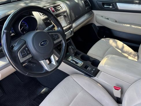 Used 2016 Subaru Outback 2.5i Premium AWD/4WD image 2