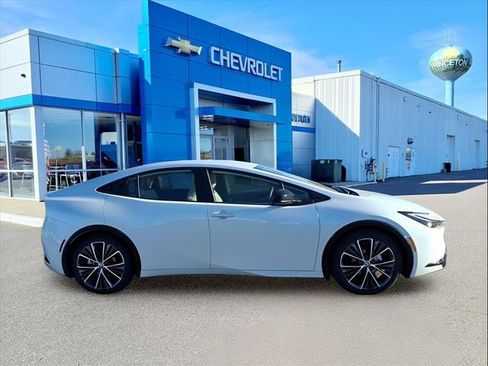 Used 2023 Toyota Prius XLE image 2