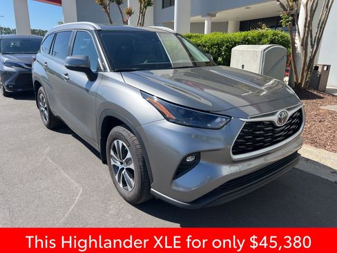 Used 2025 Toyota Highlander XLE image 3