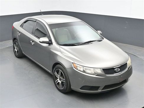 Used 2010 Kia Forte EX image 28