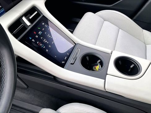 Used 2022 Porsche Taycan 4 Cross Turismo image 17