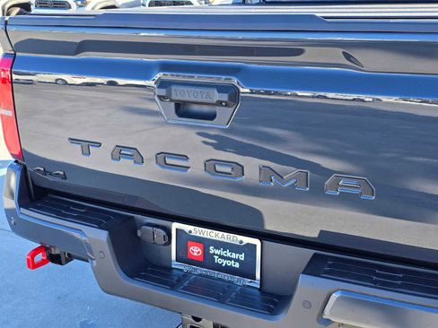 Used 2025 Toyota Tacoma TRD Sport image 16