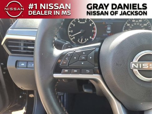 Used 2023 Nissan Altima 2.5 SR FWD image 13