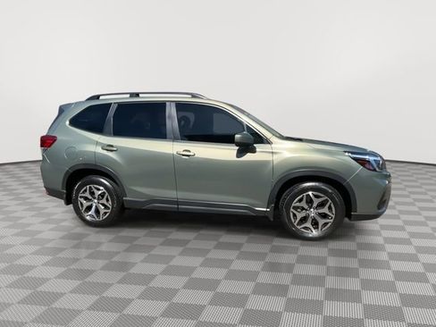 Used 2021 Subaru Forester Premium AWD/4WD image 9