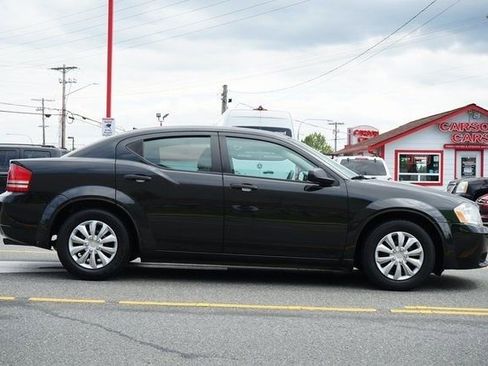 Used 2008 Dodge Avenger SE image 2