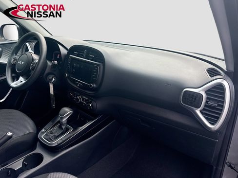 Used 2025 Kia Soul LX w/ LX Technology Package FWD image 36