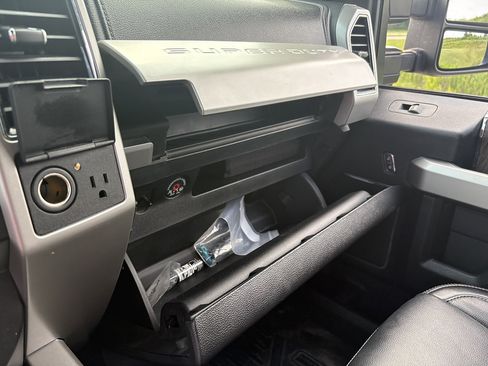 Used 2019 Ford F250 Lariat w/ Lariat Ultimate Package AWD/4WD image 35