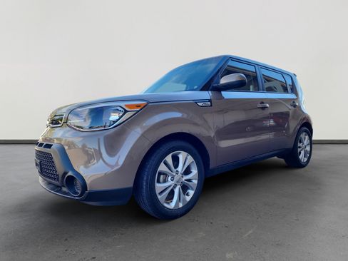Used 2015 Kia Soul + image 1