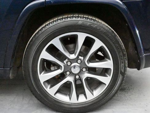 Used 2017 Jeep Grand Cherokee Overland w/ Jeep Active Safety Group image 11