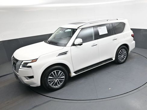 Used 2024 Nissan Armada SL w/ Captain's Chairs Package image 34