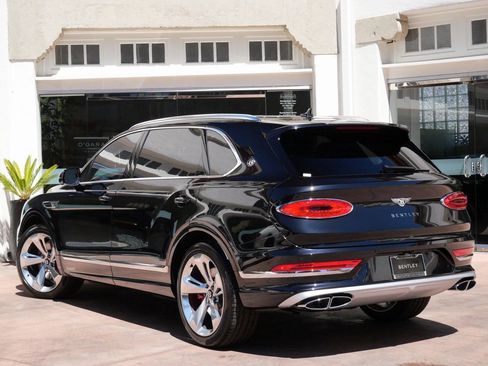 Used 2025 Bentley Bentayga Extended Wheelbase AWD/4WD image 3