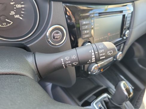 Used 2018 Nissan Rogue SV FWD image 27