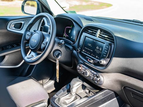 Used 2024 Kia Soul LX w/ Option Group 015 image 12