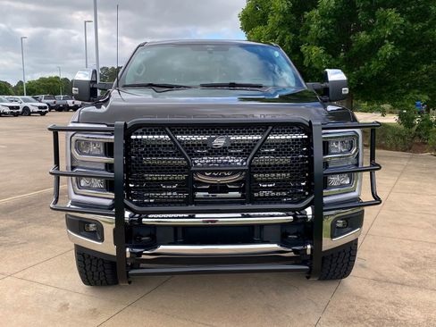 Used 2025 Ford F250 Lariat w/ Chrome Package image 2