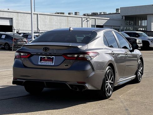 Used 2024 Toyota Camry SE image 4