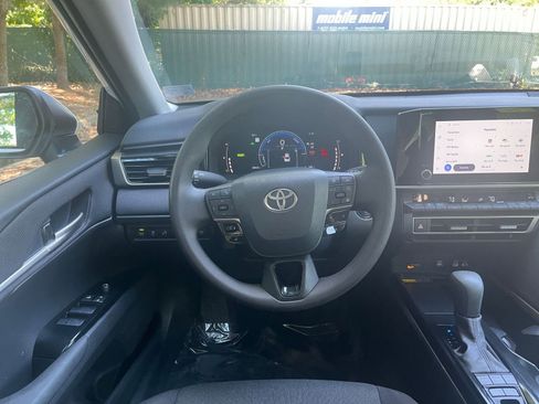 Used 2025 Toyota Camry LE FWD image 33