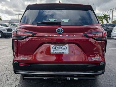 Used 2024 Toyota Sienna Limited image 12