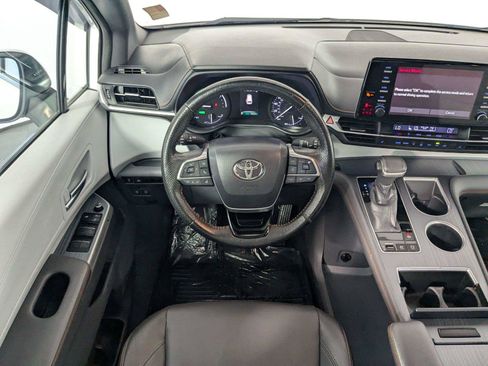 Used 2021 Toyota Sienna XSE AWD/4WD image 40