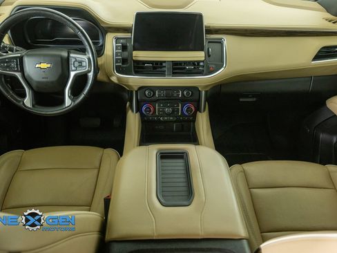 Used 2022 Chevrolet Suburban Premier AWD/4WD image 30