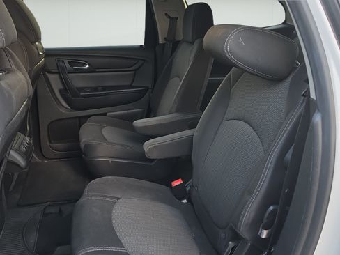 Used 2017 Chevrolet Traverse LT w/ Style and Technology Package FWD image 18