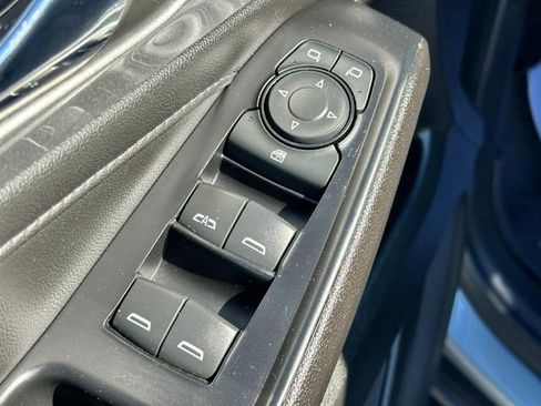 Used 2023 Chevrolet Traverse LT FWD image 17