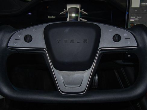 Used 2021 Tesla Model S Plaid image 12