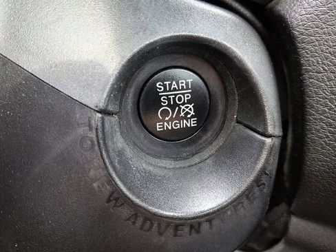 Used 2019 Jeep Renegade Altitude w/ UConnect 8.4 Nav Group AWD/4WD image 21