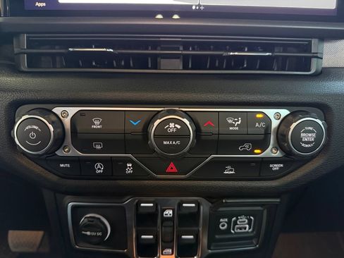 Used 2026 Jeep Gladiator Sport AWD/4WD image 17