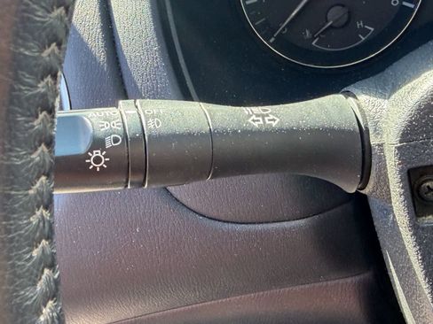 Used 2020 Nissan Pathfinder SL image 16