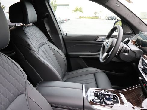 New 2027 BMW X7 xDrive40i w/ Executive Package AWD/4WD image 8