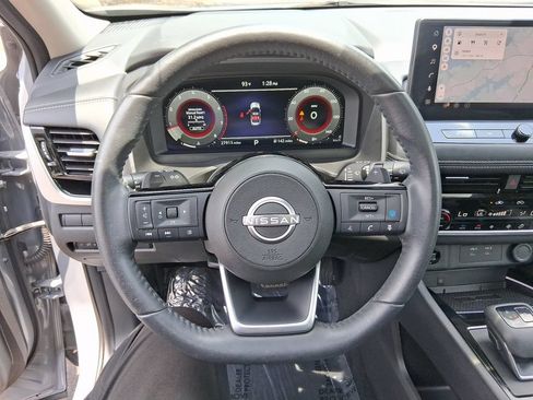 Used 2024 Nissan Rogue SL w/ SL Premium Package AWD/4WD image 15