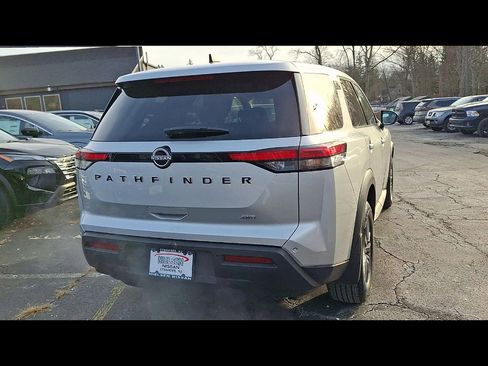 Used 2023 Nissan Pathfinder S image 6