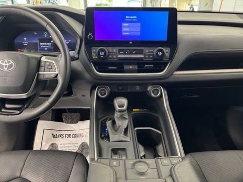 Used 2024 Toyota Grand Highlander AWD Hybrid image 11
