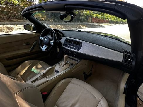 Used 2005 BMW Z4 2.5i RWD image 36