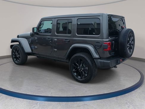 Used 2025 Jeep Wrangler Unlimited Sahara w/ Safety Group AWD/4WD image 7