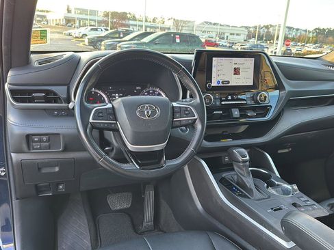 Certified 2023 Toyota Highlander XSE image 16