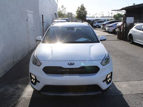 Used 2020 Kia Niro LXS FWD image 2