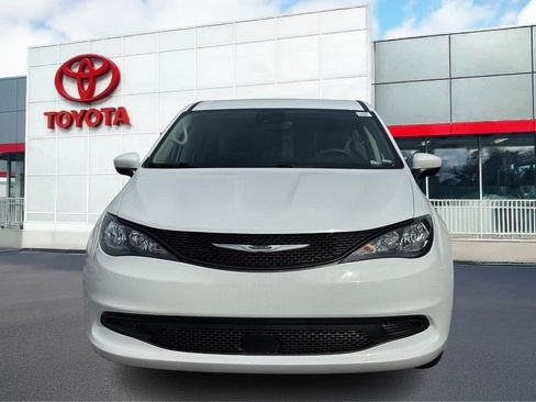 Used 2023 Chrysler Voyager LX FWD image 8