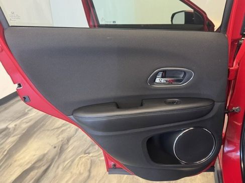Used 2017 Honda HR-V EX image 36