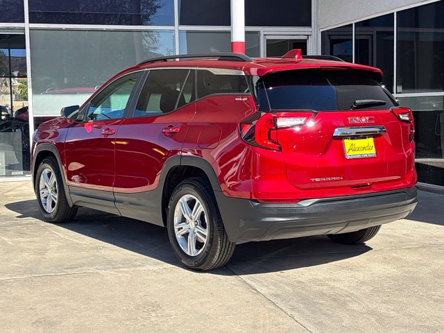 Used 2024 GMC Terrain SLE w/ Driver Convenience Package FWD image 7