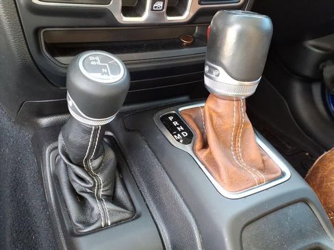 Used 2019 Jeep Wrangler Unlimited Sahara image 23