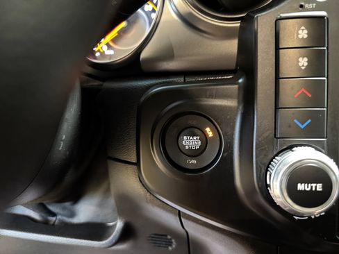 Used 2021 Jeep Wrangler Sport AWD/4WD image 29