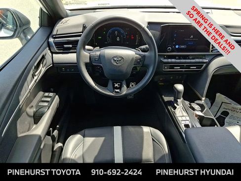 Used 2025 Toyota Camry SE image 11