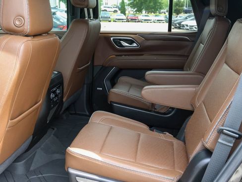Used 2024 Chevrolet Tahoe High Country AWD/4WD image 17
