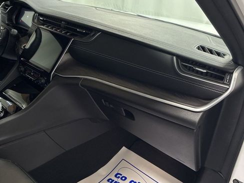 Used 2025 Jeep Grand Cherokee Limited image 28